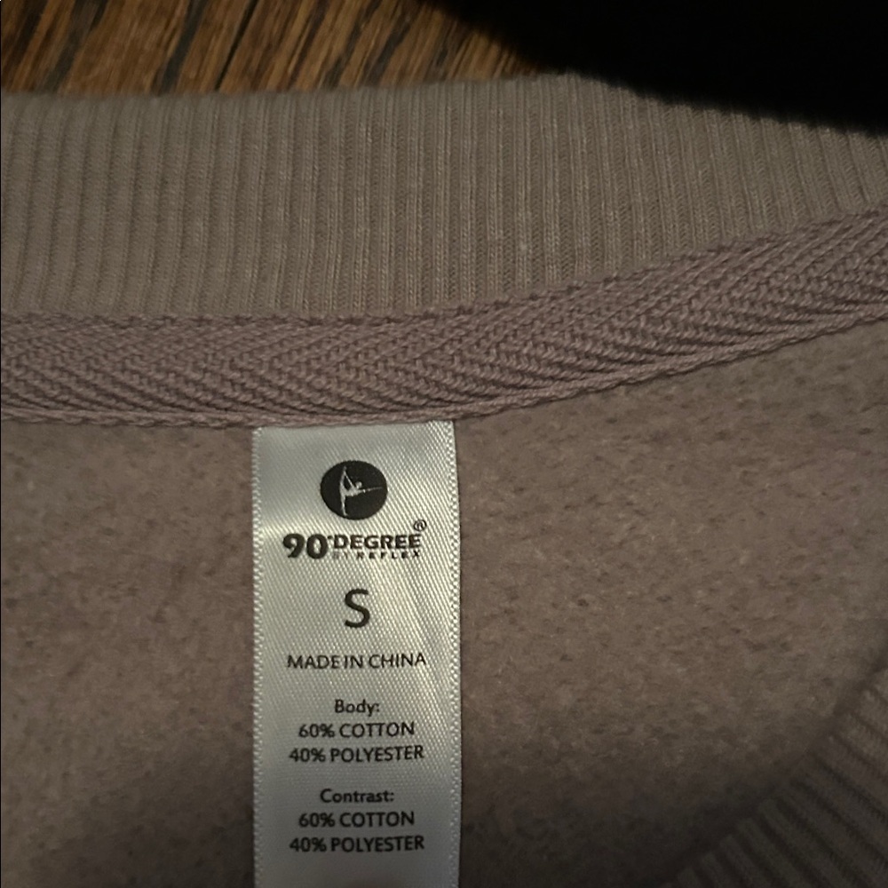 90 Degree By Reflex Light Purple Cropped Sweatshirt - Picture 4 of 5